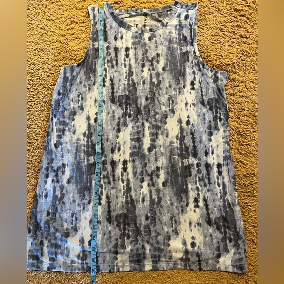 Old Navy Active Tank - Picture 4 of 7